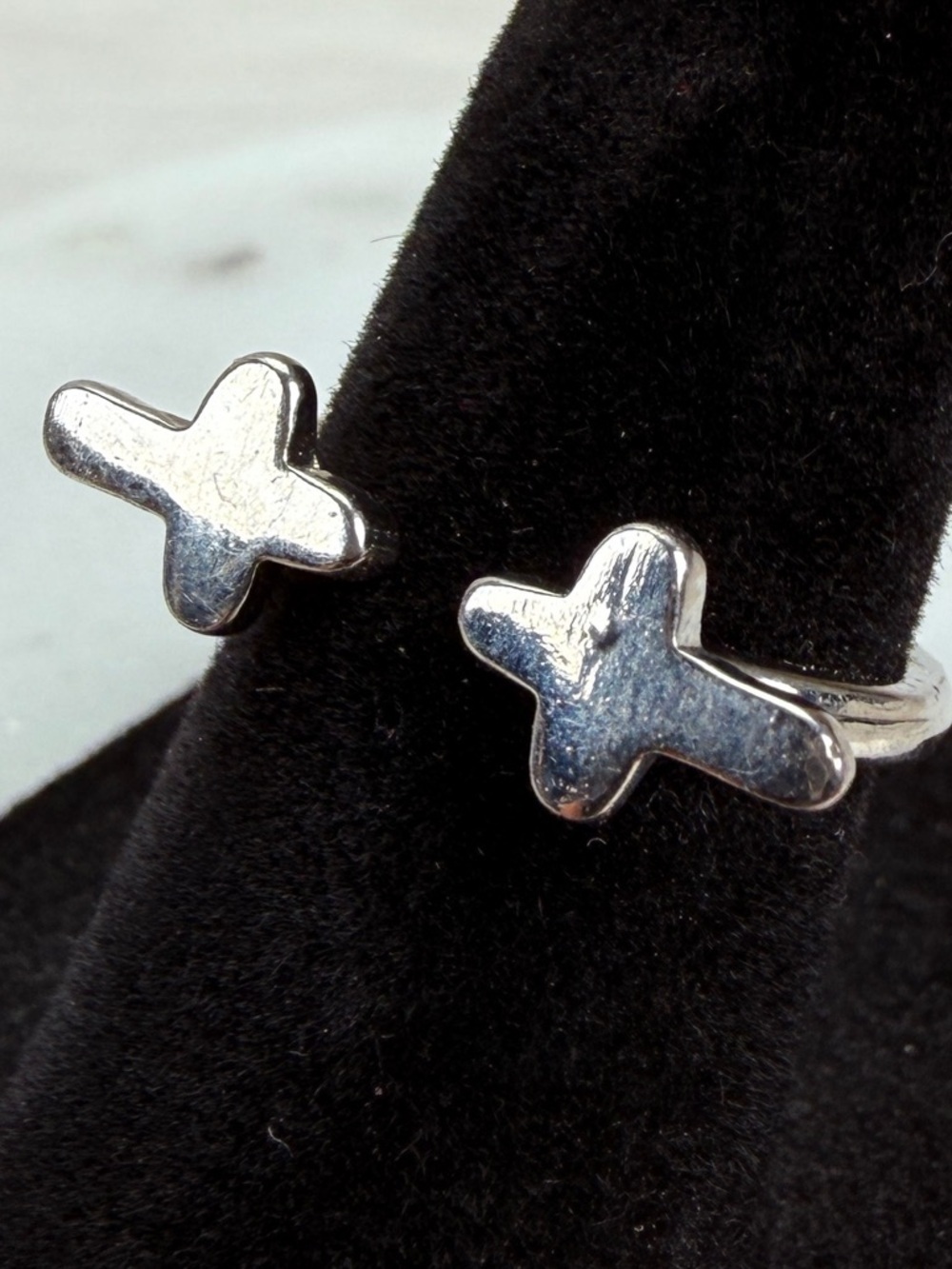 Pretty Silvertone minimalist religious cross sz 5 ring